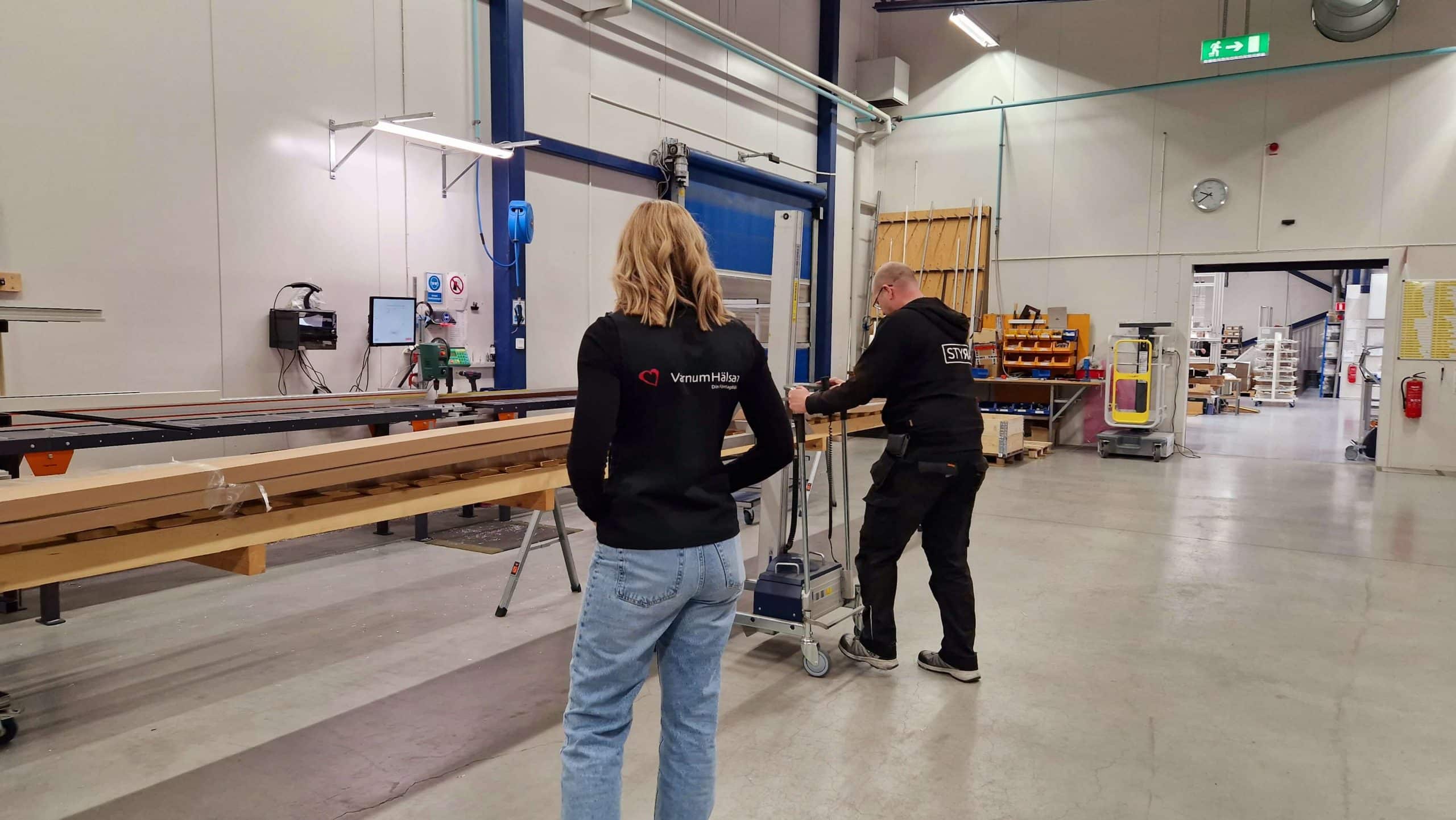 Ergonom besöker industri